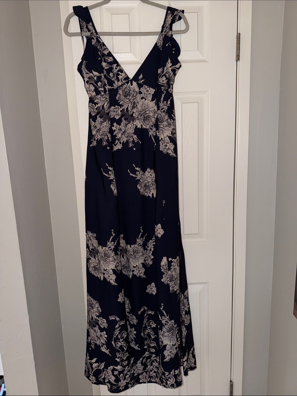 Dress Forum Navy and Cream Floral V-Neck Maxi Dress
